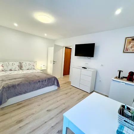 Happiness Apartment *